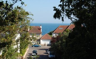 Cliff-top roads with sea views, Sandbourne Road.